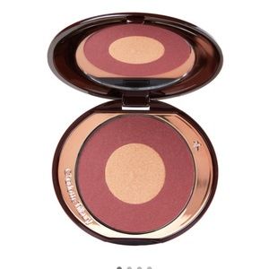 Charlotte Tilbury Cheek to Chic Walk of no shame